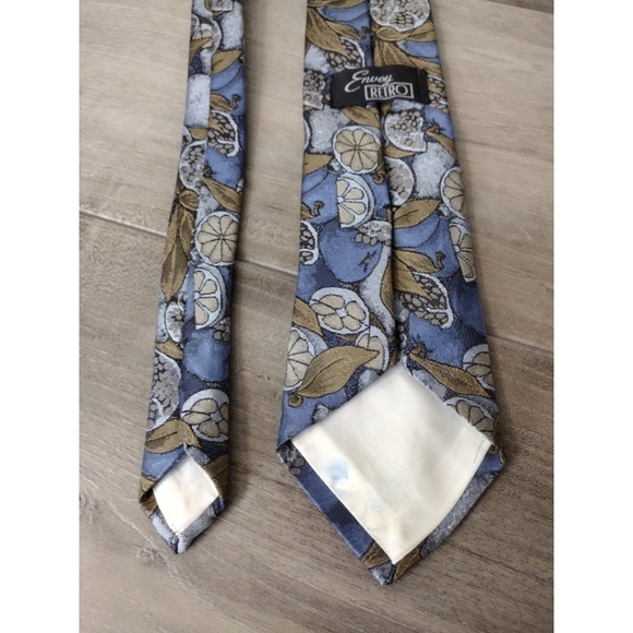 Envoy Retro men's tie with citrus and pomegranate novelty pattern - Picture 4 of 8